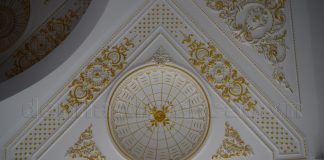 trần thạch cao cổ điển